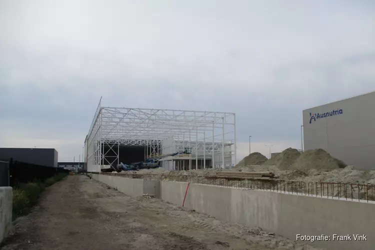 Bouw van blikkenfabriek Ausnutria BV Heerenveen vordert