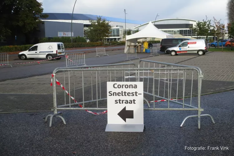 Covid-19 snel teststraat in Heerenveen bij Thialf in Heerenveen geopend