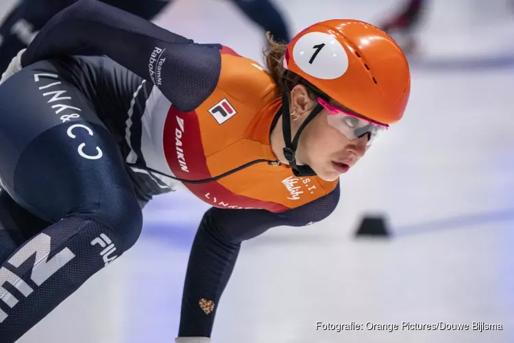 Suzanne Schulting overtuigend naar WK-goud op 1500 meter. Brons voor Velzeboer