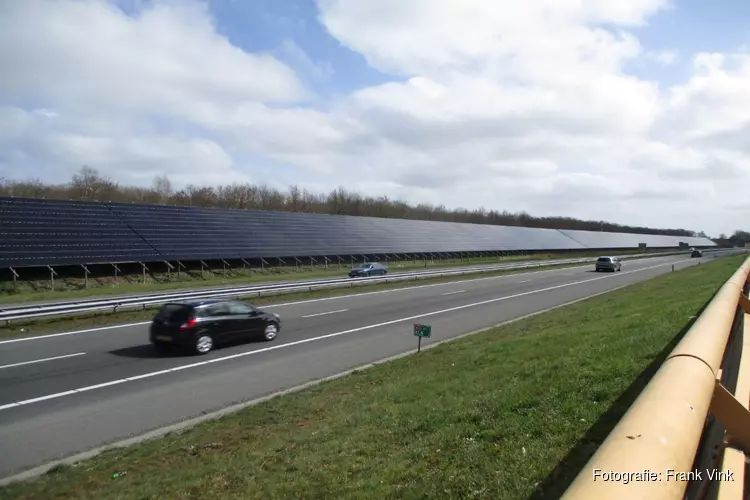 Nieuwe zonnepanelen langs de A32 ter hoogte van Oudeschoot