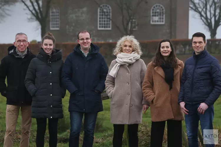 Tetsje en muzikale vrienden vieren Kryst 2021 met ‘Lied de klok’