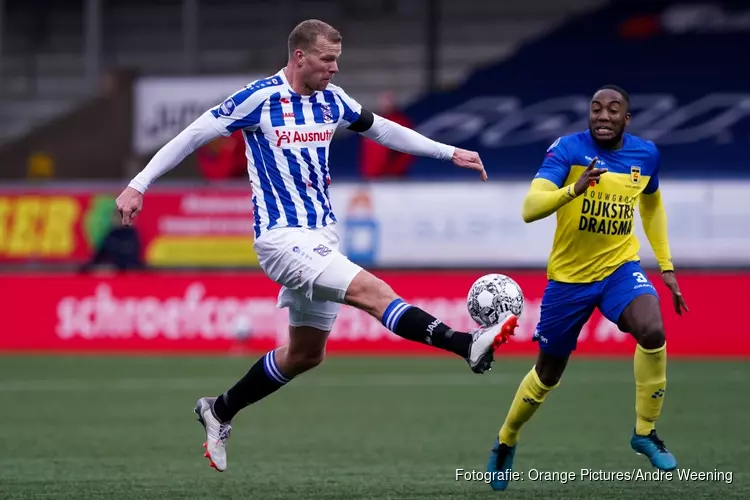SC Heerenveen dankzij Henk Veerman langs tien man van SC Cambuur