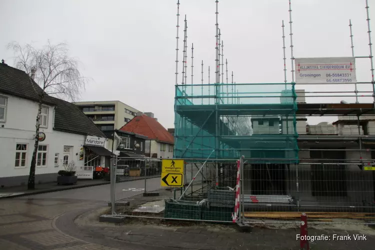 Bouw van studio woningen en twee woningen aan de Nieuwstraat in Heerenveen vordert