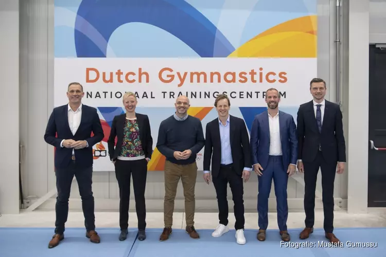 Epke Zonderland opent het Dutch Gymnastics nationaal trainingscentrum