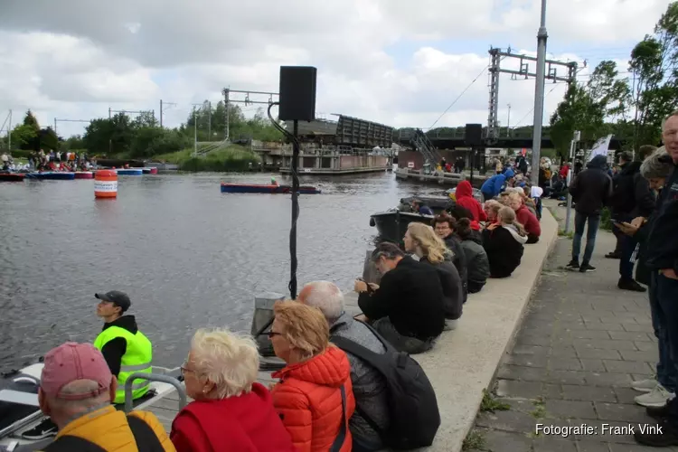 Zonnebootraces en Reuzedei Akkrum trekt veel bezoekers