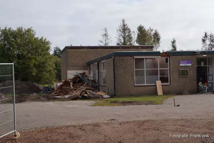 Sloopwerkzaamheden dagbestedingscentrum Heidewoud in Oranjewoud