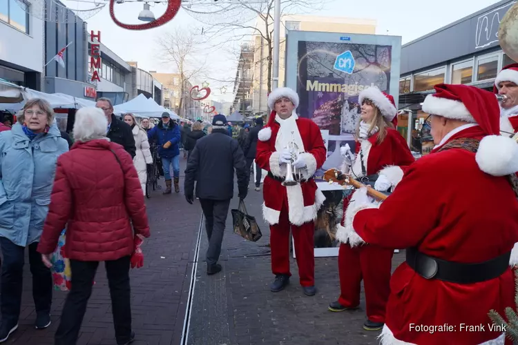 Sfeervolle Wintermarkt in Heerenveen druk bezocht