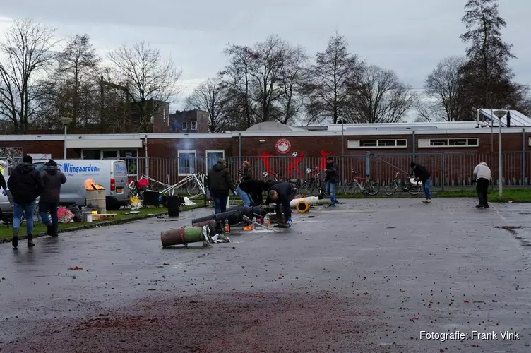 Carbid knallen in volle gang in Heerenveen