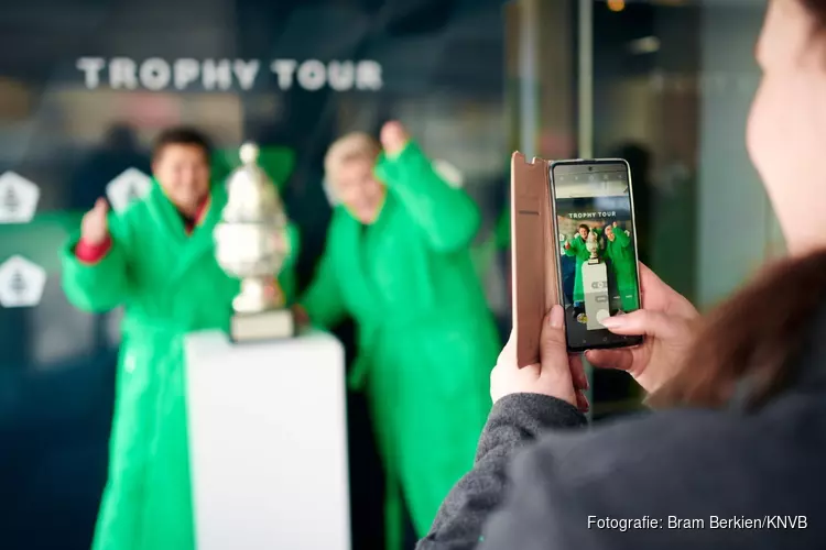 TOTO KNVB Beker Trophy Tour brengt de beker naar Heerenveen