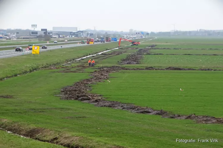Grond werkzaamheden voor de aanleg van zonnepark Klaverblad Noordoost in Heerenveen bezig!