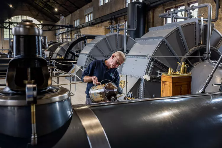 Medewerkers logiesaccommodaties uit heel Friesland mogen gratis op bustour langs musea in Zuidwest Friesland