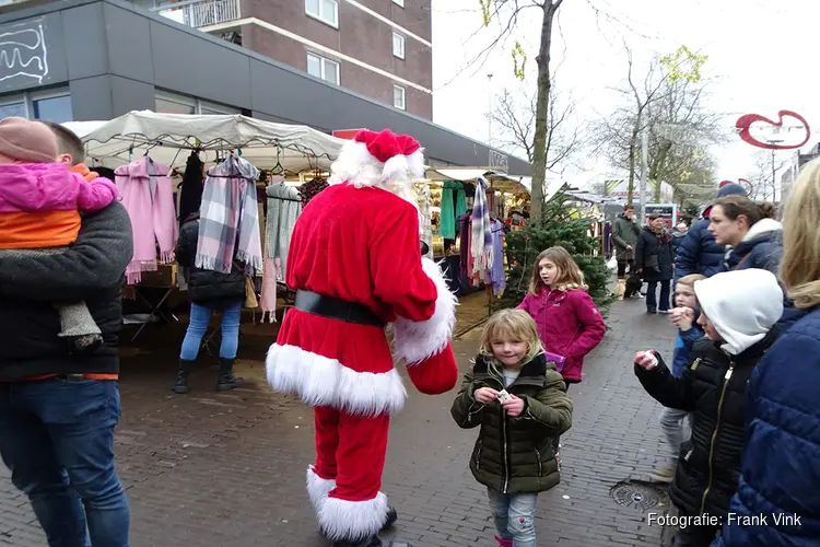 Gezellige drukte op de kerst- en wintermarkt in Heerenveen