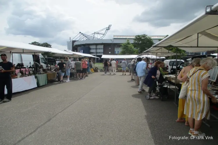 Gezellige drukte op de Vlooienmarkt in Heerenveen