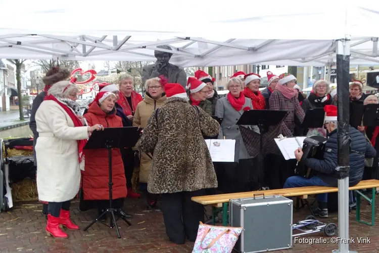 Kerstmarkt Heerenveen druk bezocht