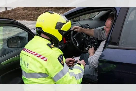 Vier Aanhoudingen Bij Grootschalige Verkeerscontrole In Noord-Nederland