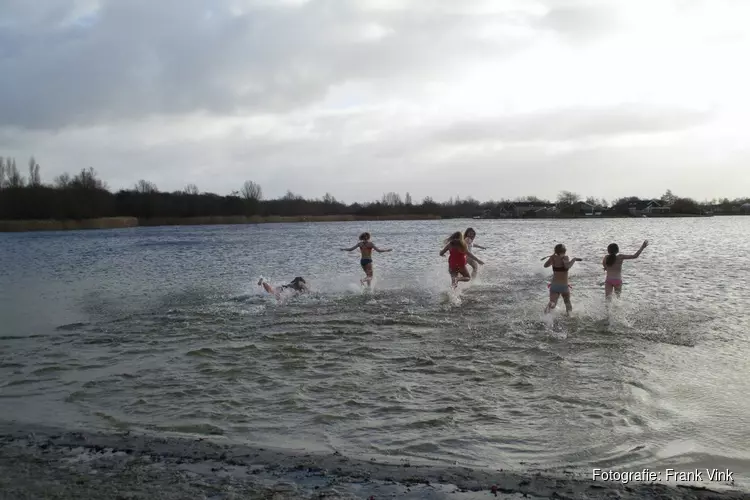 Nieuwjaarsduik Heidemeer Heerenveen!