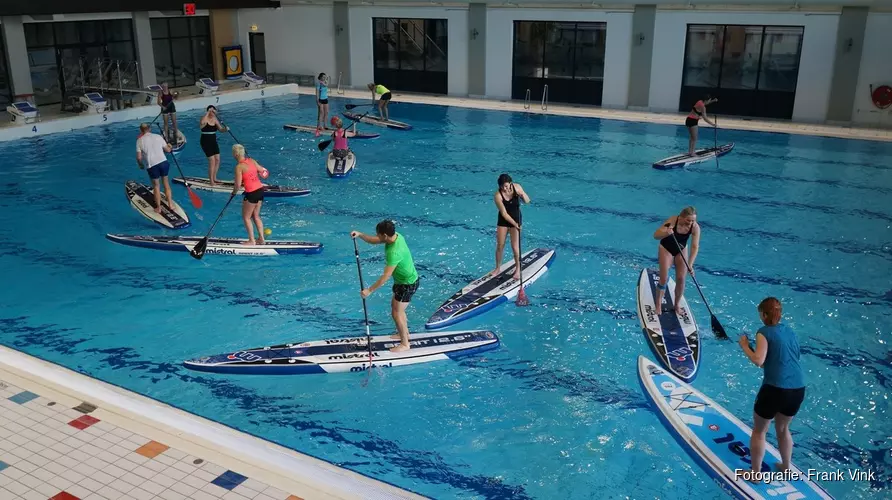 SUP Clinic peddeltechniek zwembad Sportstad Heerenveen succesvol verlopen