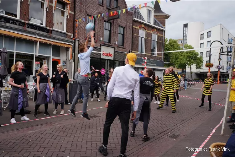 Horeca straatvolleybal toernooi Heerenveen druk bezocht