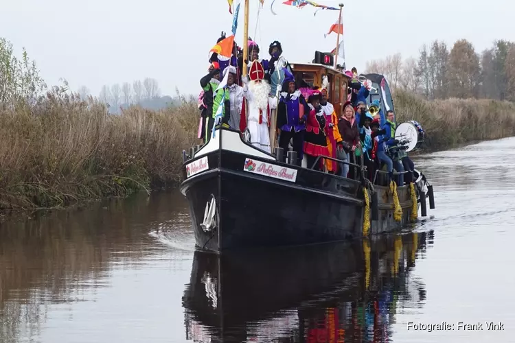 Sinterklaas intocht wijk De Greiden in Heerenveen trekt veel publiek