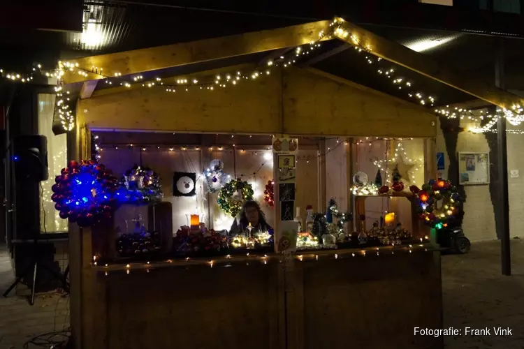 Gezellige drukte op de kerstmarkt in Oudeschoot