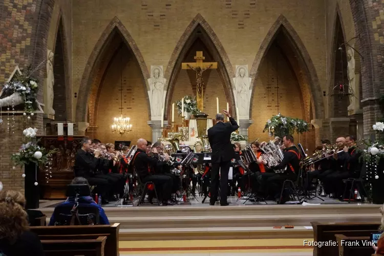 Kerstzangviering R.K kerk Heerenveen trekt veel publiek