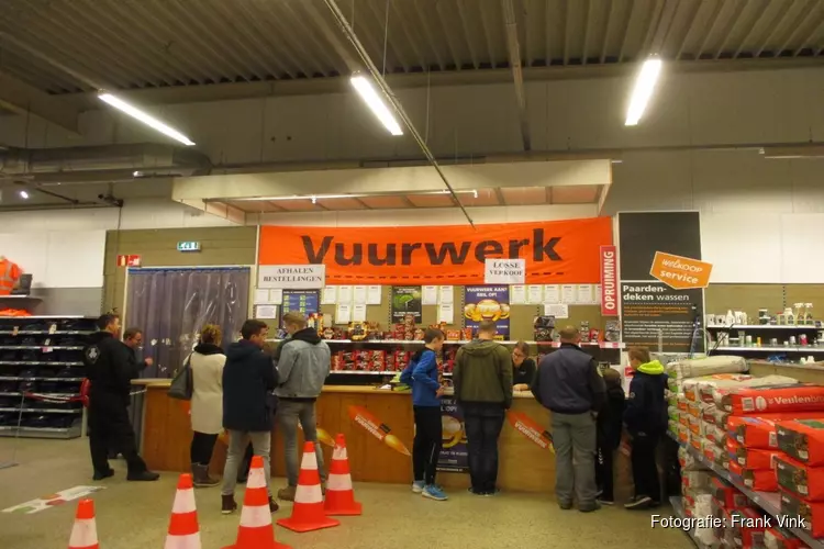 Vuurwerkverkoop in Heerenveen in volle gang