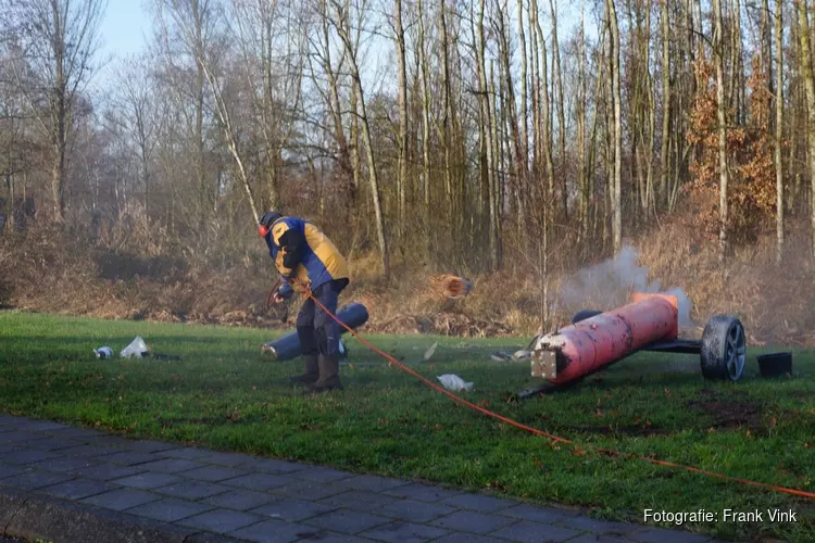 Luide knallen bij het carbidschieten in Haskerdijken