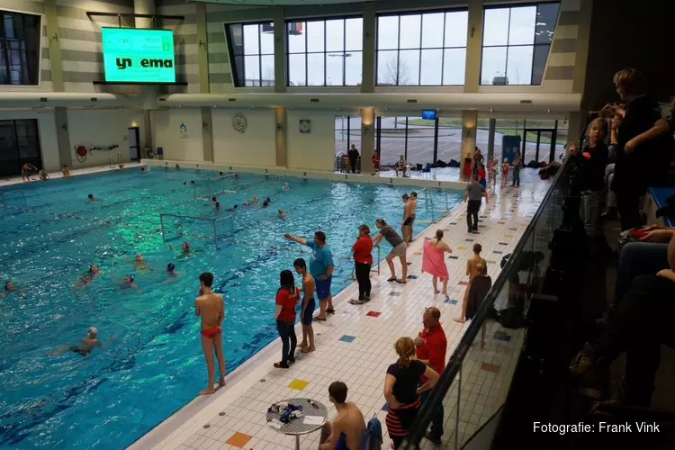 Schoolwaterpolotoernooi Sportstad Heerenveen druk bezocht